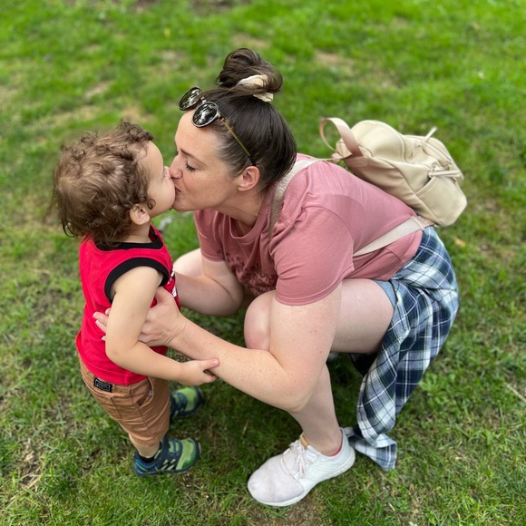 I’m going LIVE! Like this post to come hang with me for some amazing deals!🫶🏻 - Picture 9 of 17